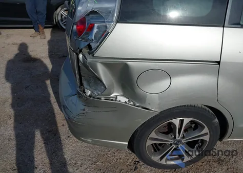 2006 Mazda Mazda5 Touring z USA, uszkodzony, nr VIN JM1CR293360111582